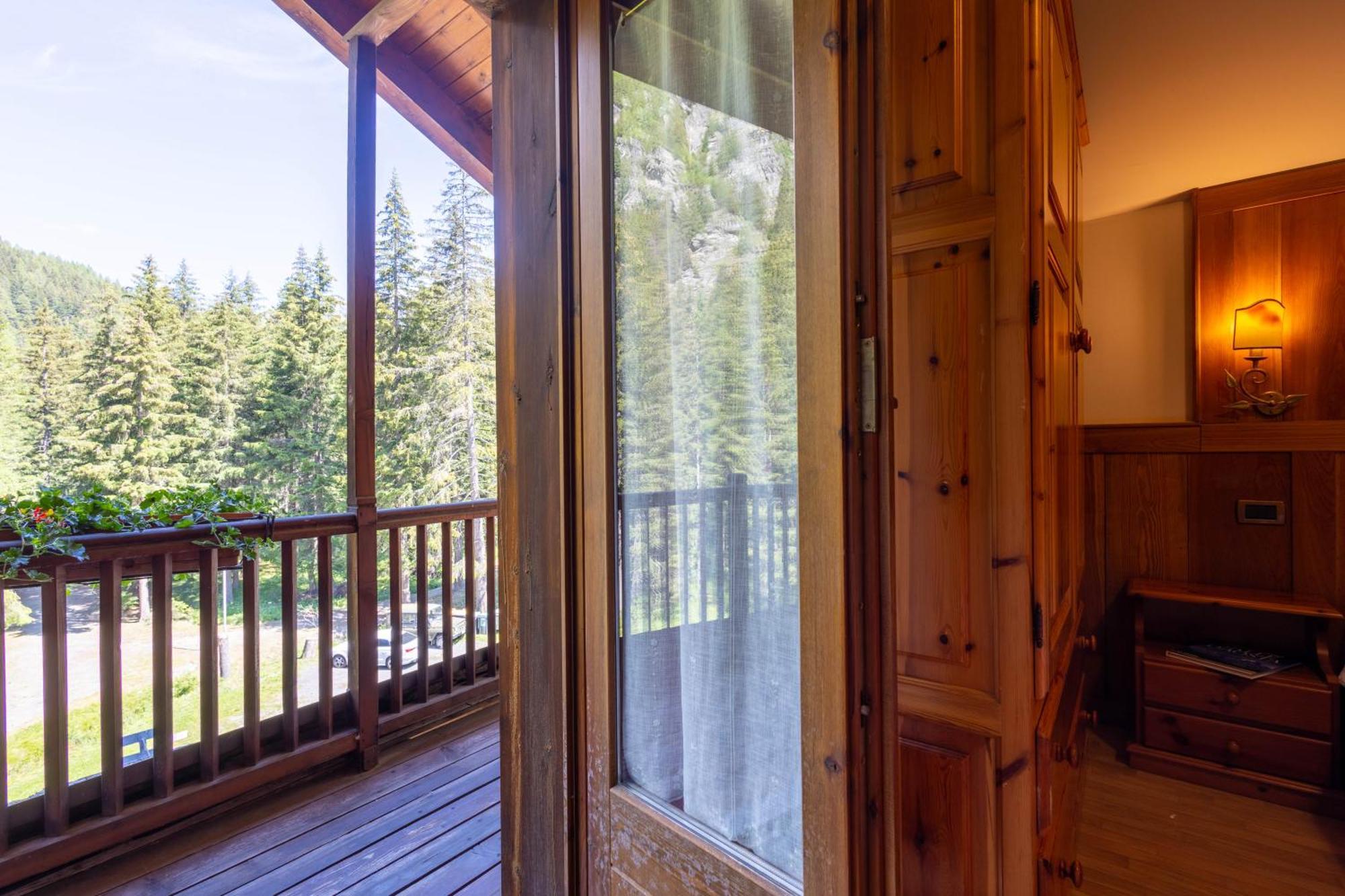 Alpine Forest Hotel Champoluc Kültér fotó